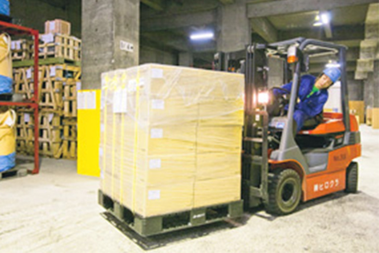 Experienced workers sort cargo safely and speedily.